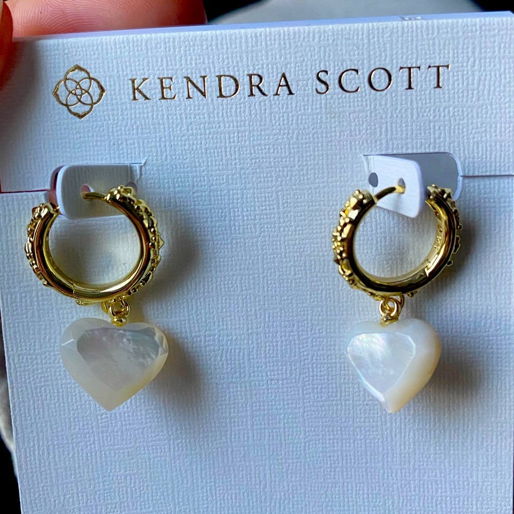 NWT Kendra Scott Penny Gold Heart Huggie Earrings in Ivory Mother of Pearl